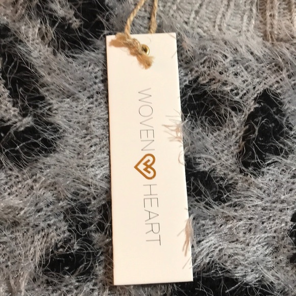 Fuzzy cheetah crew neck sweater - Picture 2 of 3